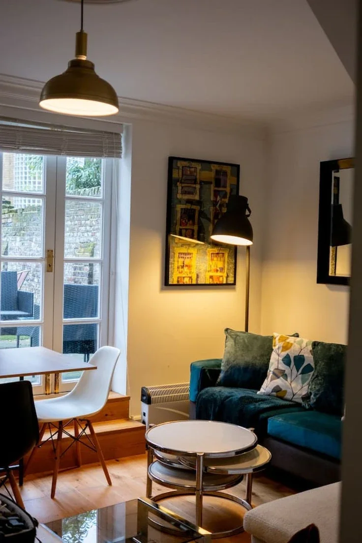 Flat Hackney Road in Greater London