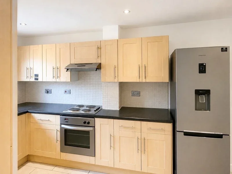 Room Ann Moss Way in Greater London