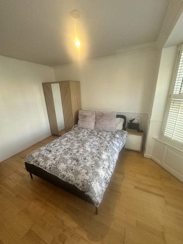 Room Weardale Road in Greater London