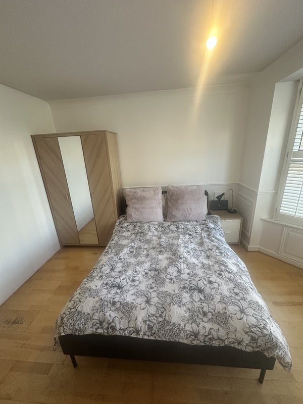 Room Weardale Road in Greater London