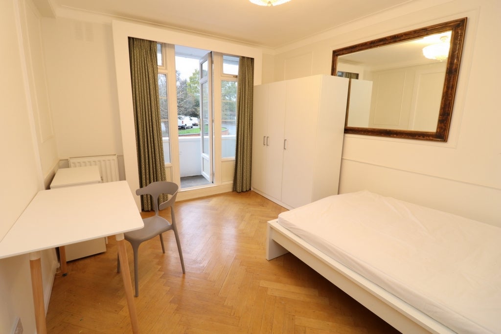 Room Globe Road in Greater London