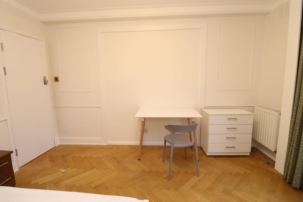 Room Globe Road in Greater London