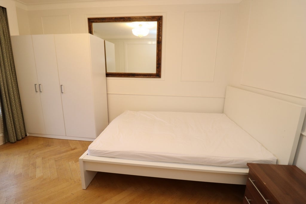 Room Globe Road in Greater London