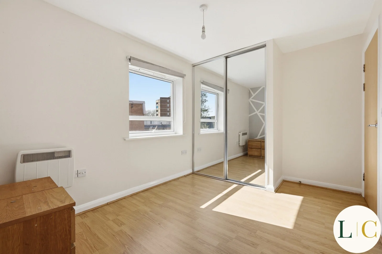 Flat Manbrough Avenue in Greater London