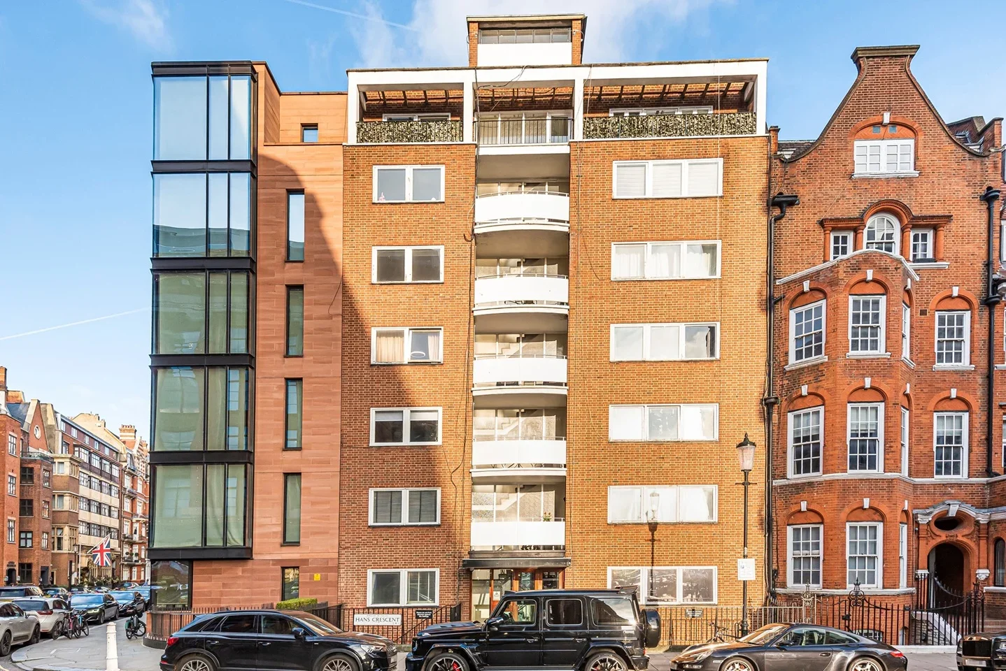 Flat Hans Crescent in Greater London