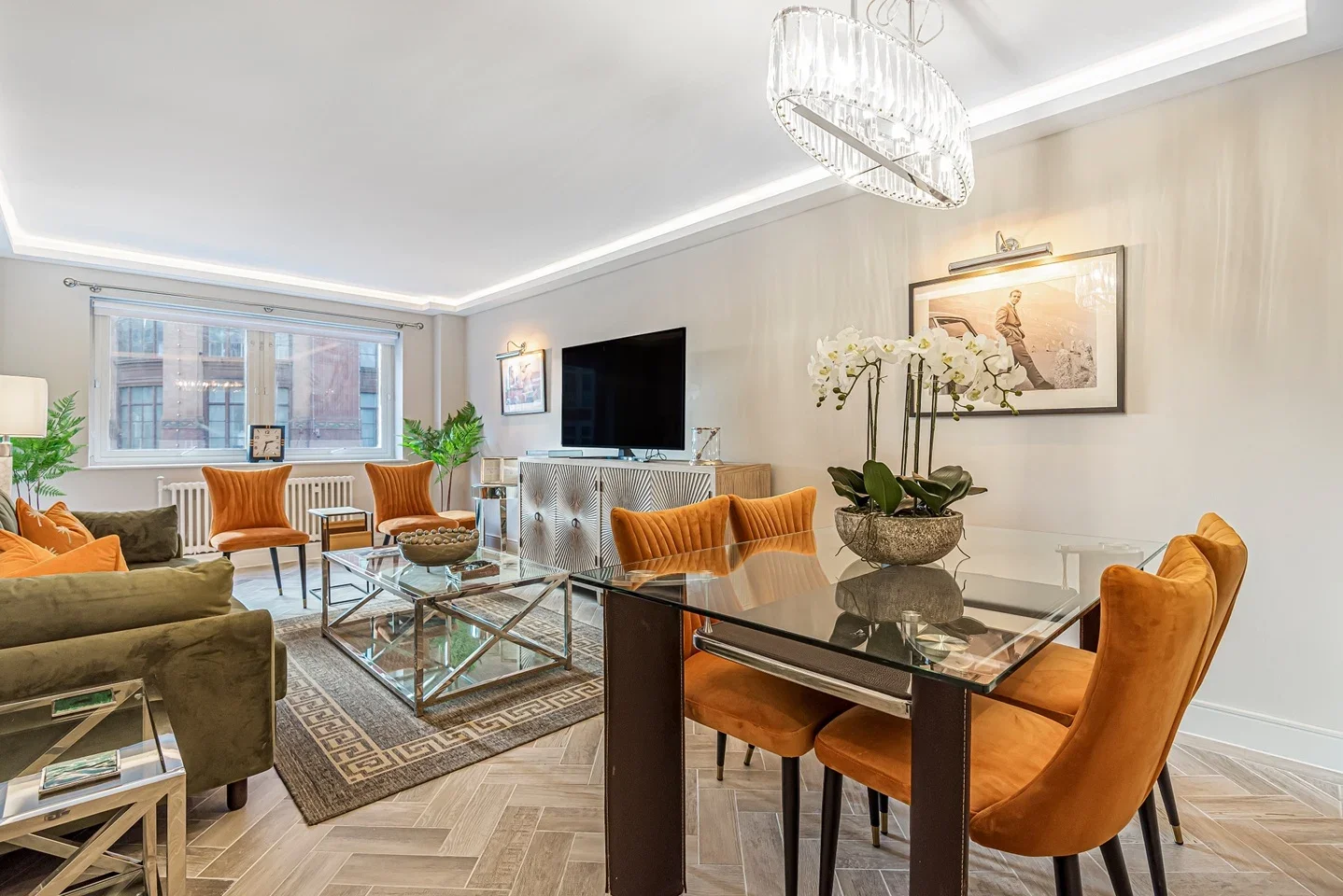 Flat Hans Crescent in Greater London