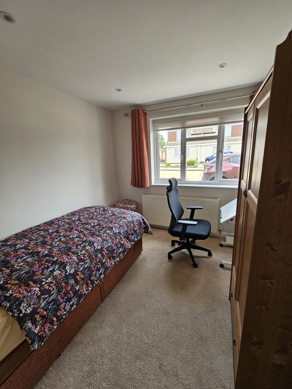 Room Oakley Park in Greater London