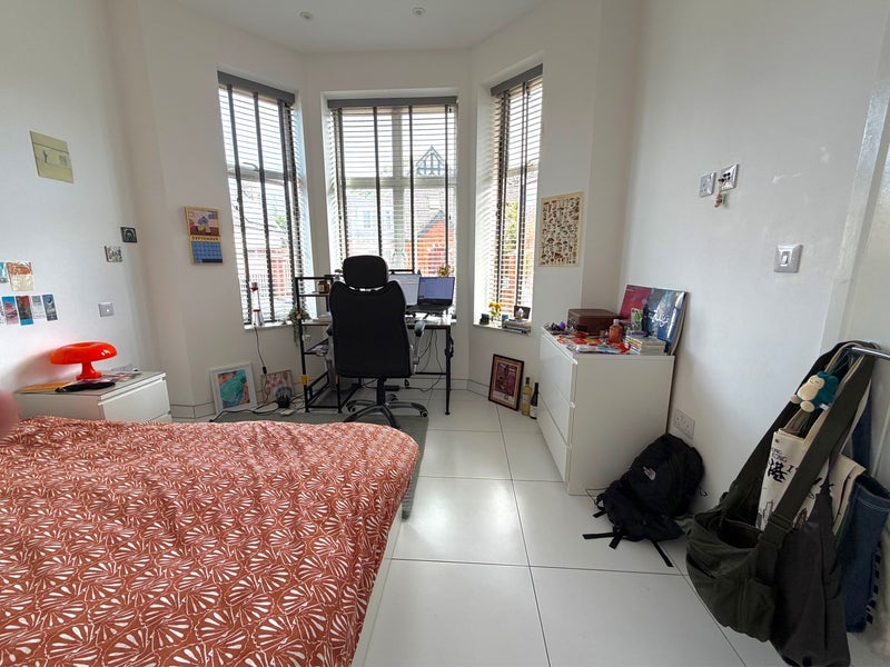 Room Farnan Road in Greater London