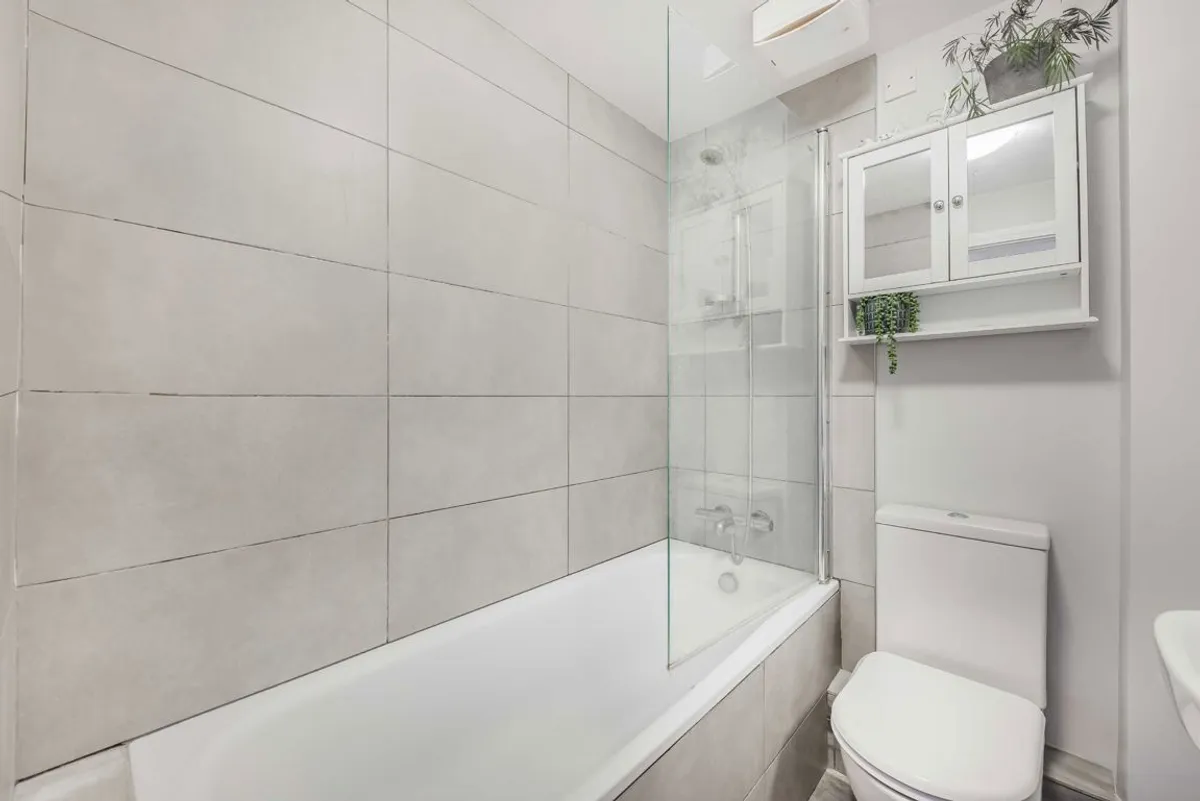 Flat Belmont Terrace in Greater London