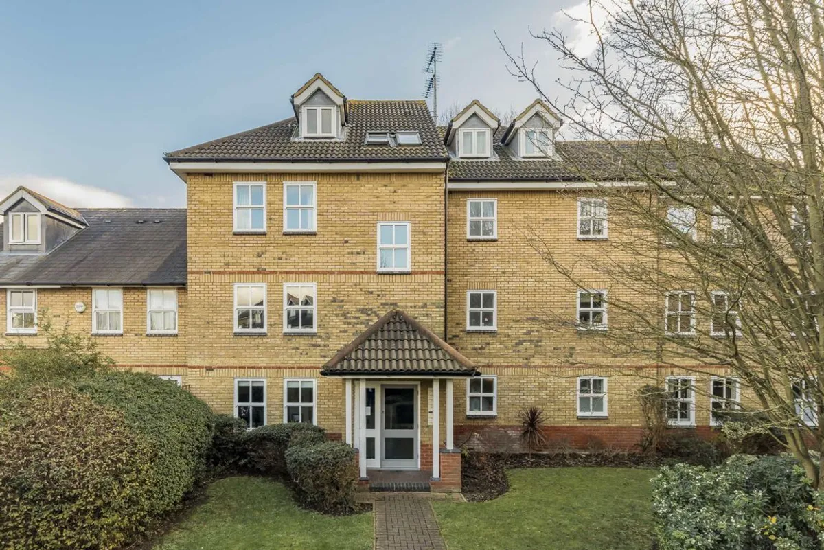 Flat Belmont Terrace in Greater London