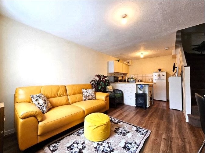 House Shellfield Close in Borough of Spelthorne