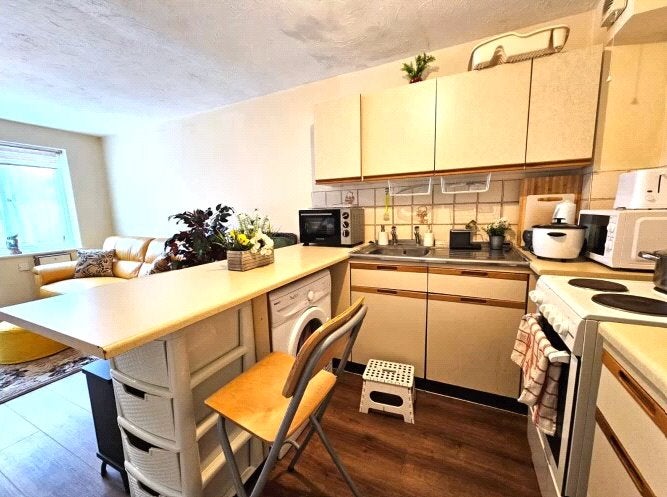 House Shellfield Close in Borough of Spelthorne