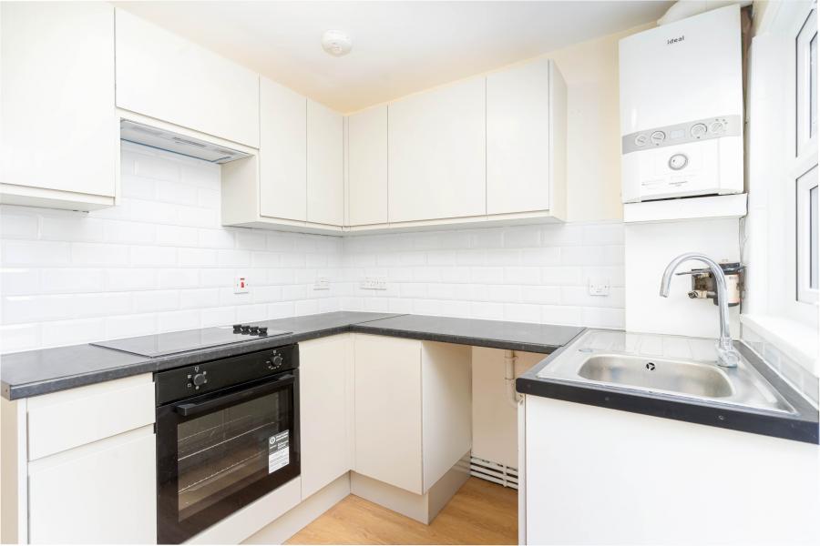 Flat Hurstbourne Road in Greater London