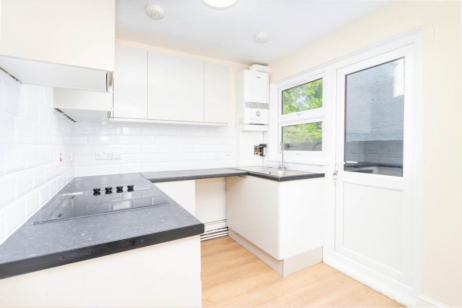 Flat Hurstbourne Road in Greater London