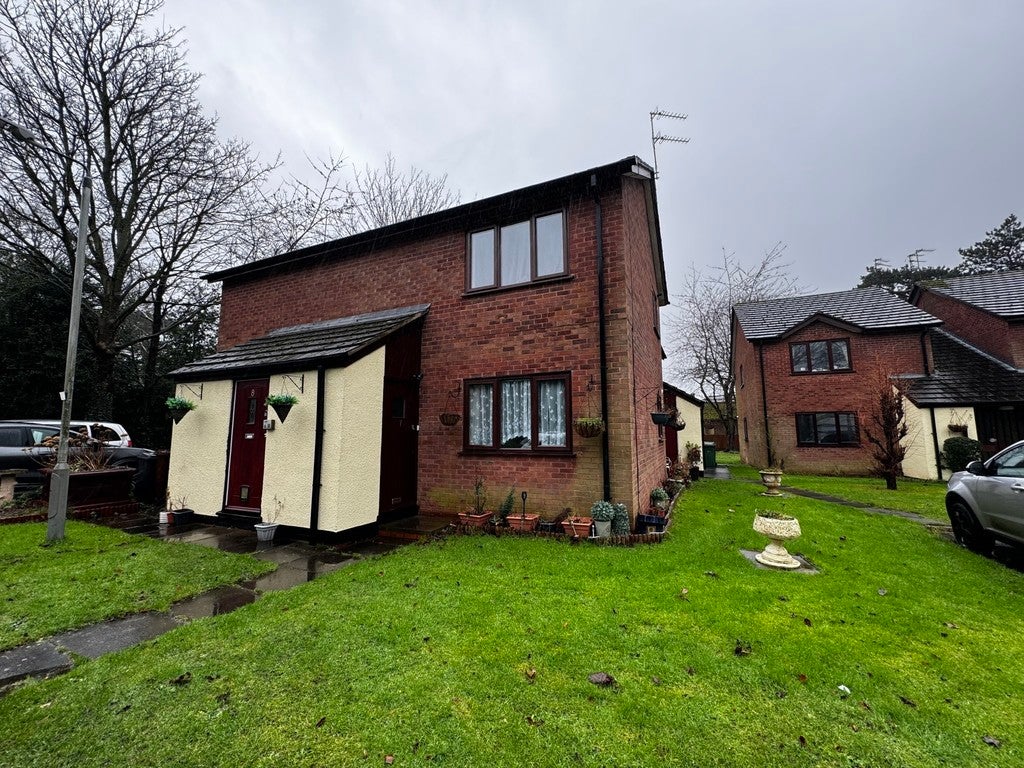 Flat Penn Road in Wolverhampton