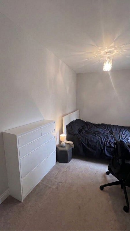 Room Mardling Avenue in Nottingham