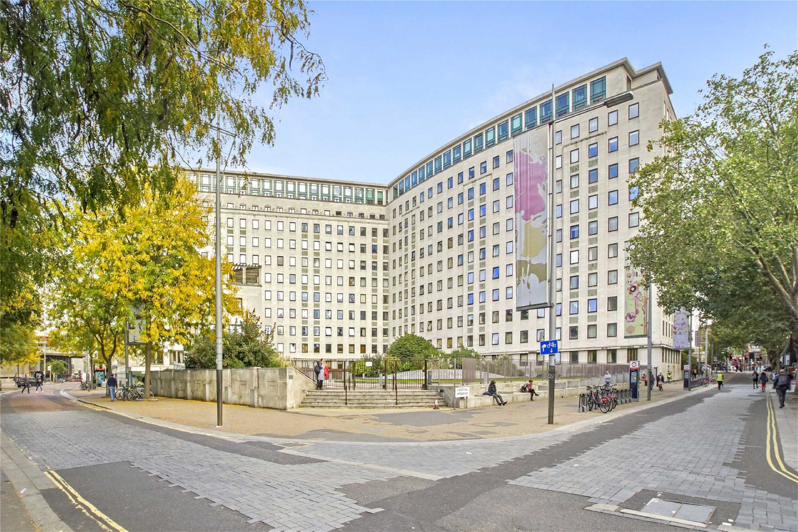 Flat Belvedere Road in Greater London