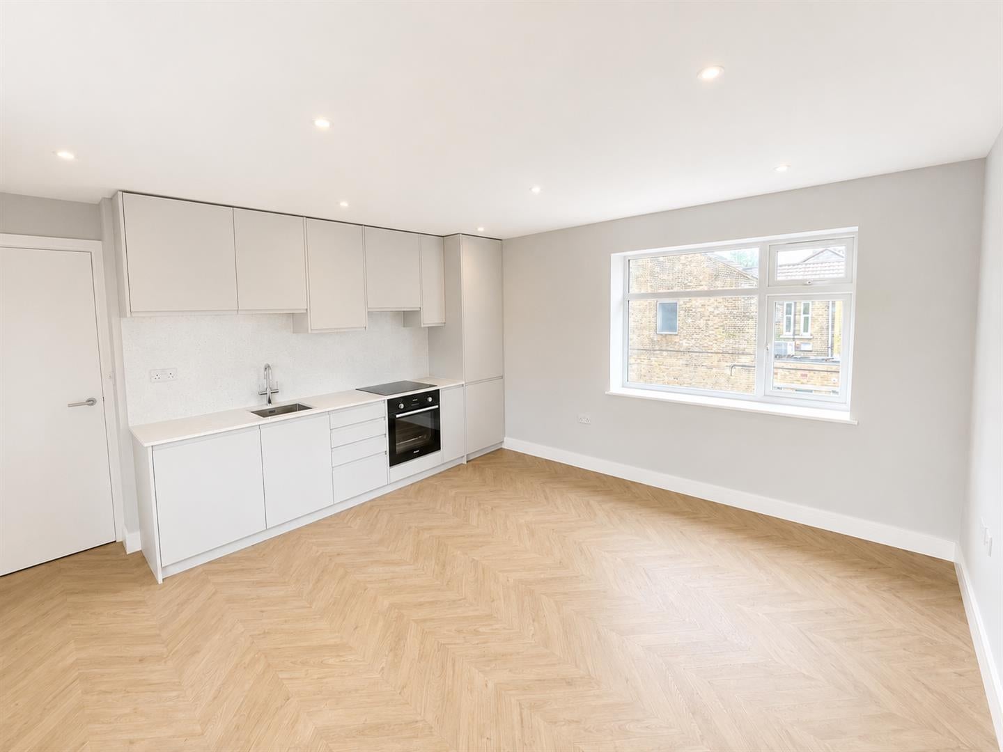 Flat Halons Road in Greater London