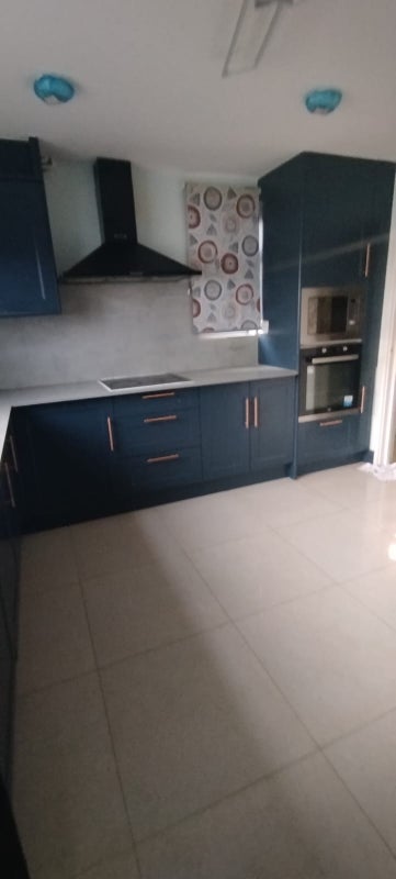 Room Everard Way in Greater London