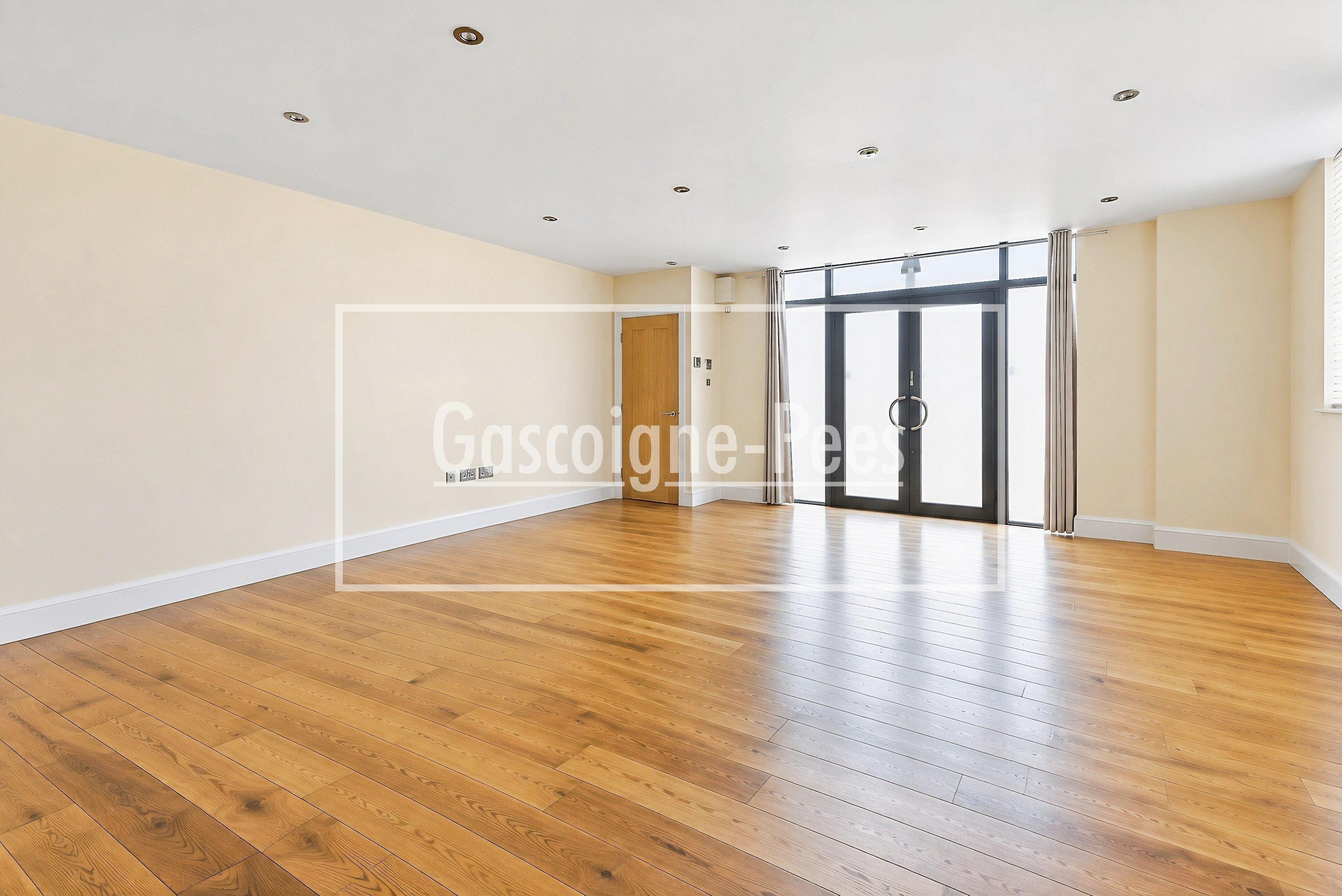 Flat Heswall Close in Greater London
