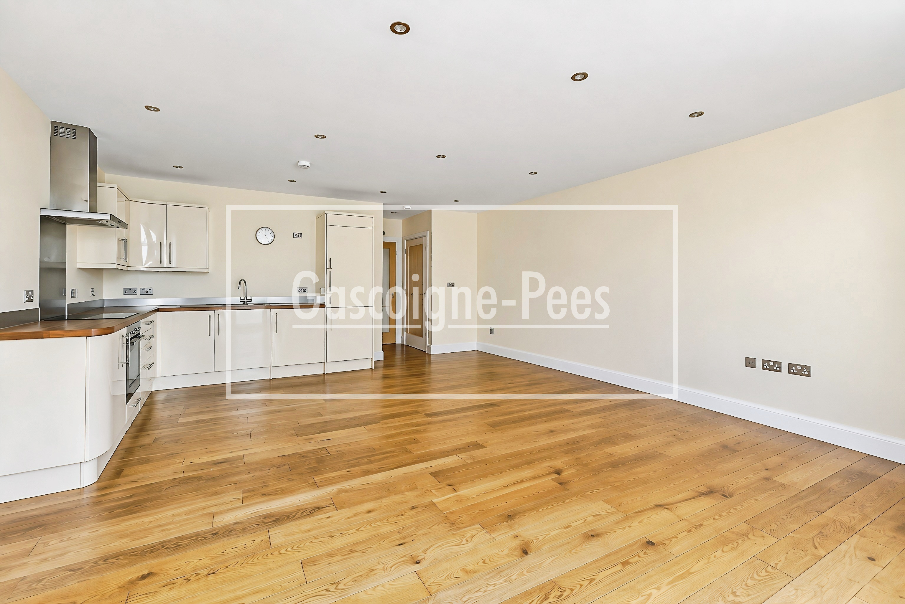 Flat Heswall Close in Greater London