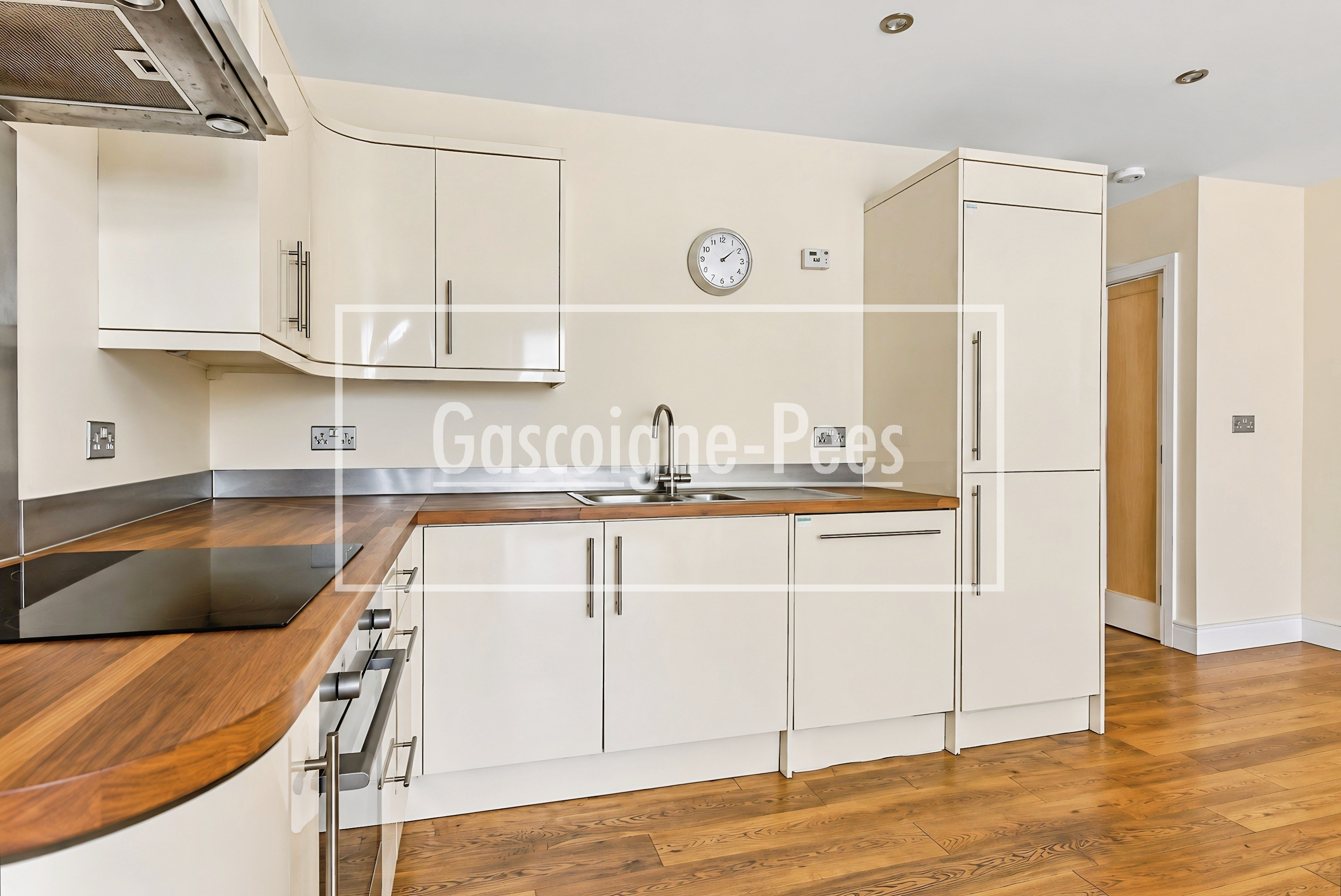 Flat Heswall Close in Greater London
