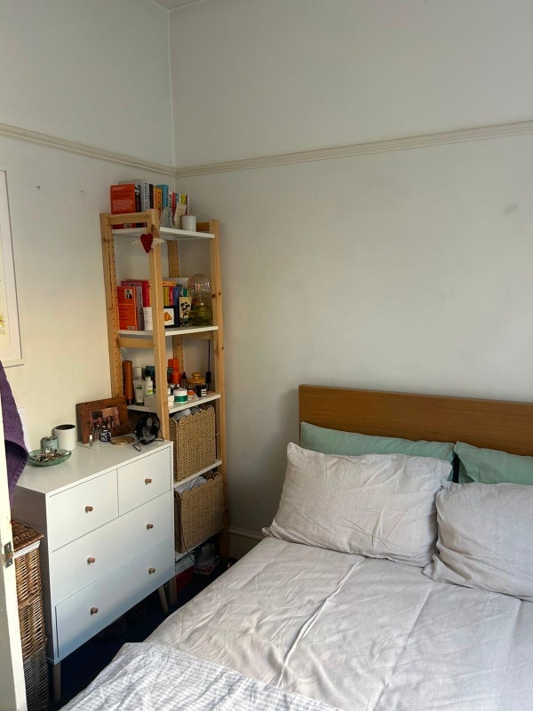 Room Oakmead Road in Greater London