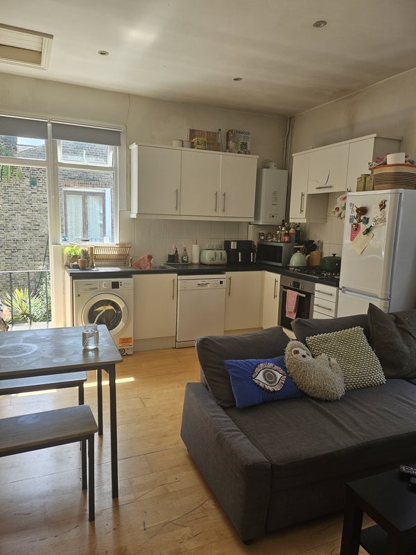 Room Oakmead Road in Greater London