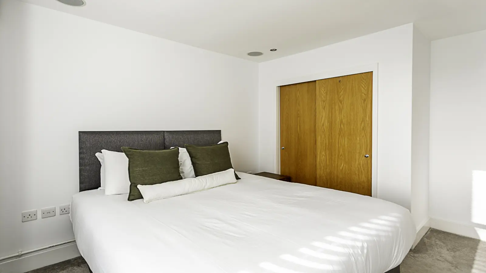 Flat Aisgill Avenue in Greater London