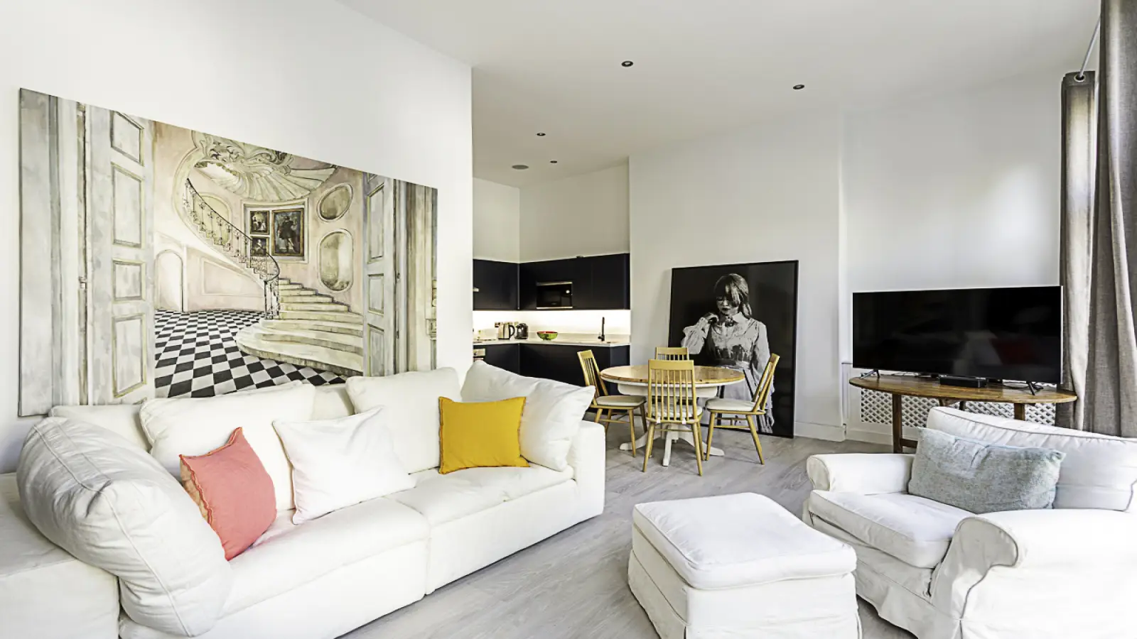 Flat Aisgill Avenue in Greater London