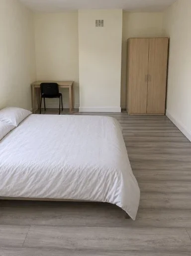 Room Evans Road in Greater London