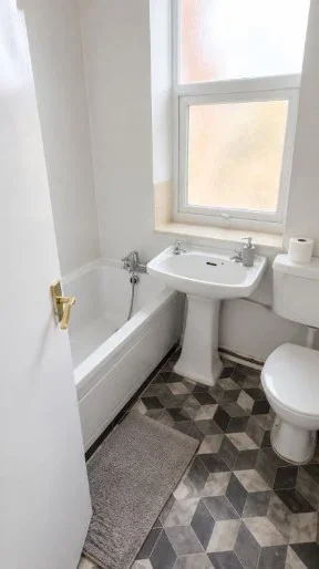 Room Evans Road in Greater London