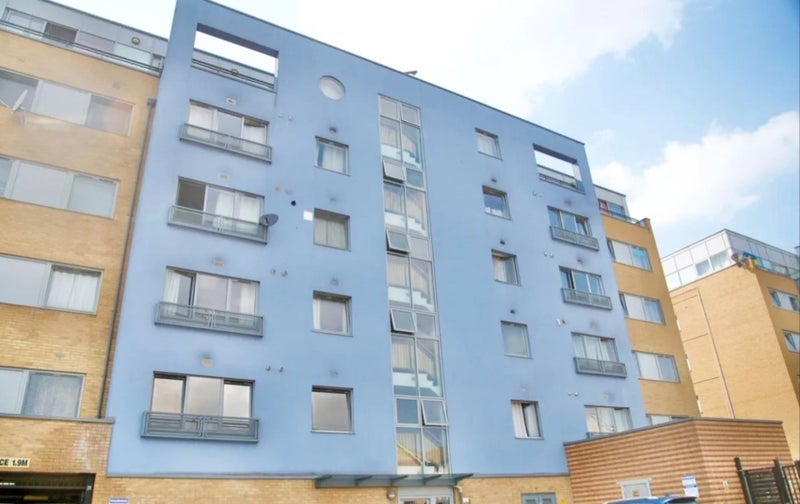 Room Warrior Close in Greater London