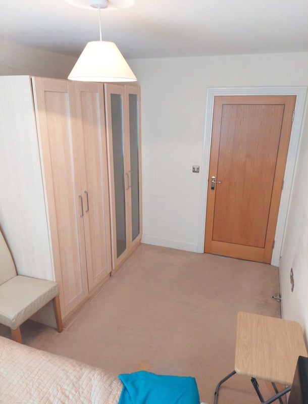 Room Warrior Close in Greater London