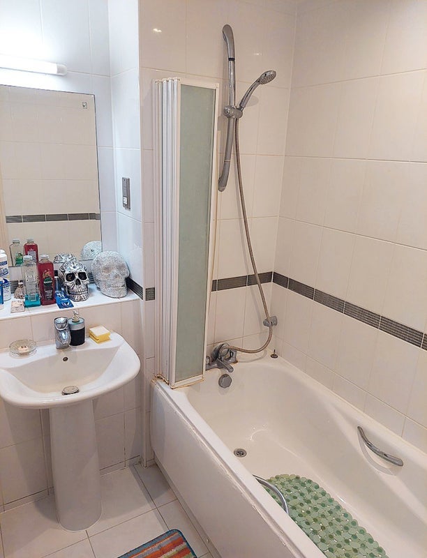 Room Warrior Close in Greater London