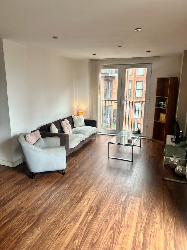 Room Sillavan Way in Salford