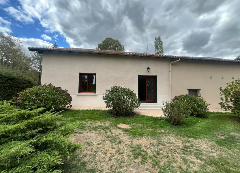 Maison D 204 à Montrol-Sénard