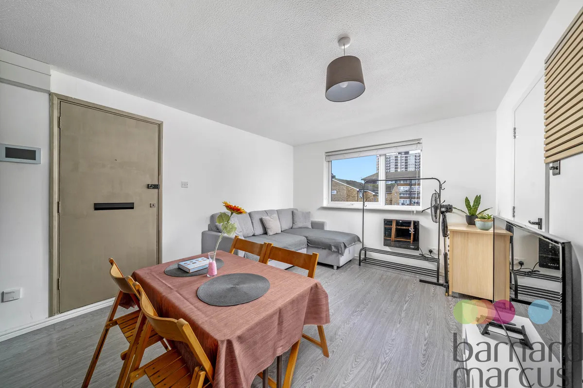 Flat Willoughby Lane in Greater London