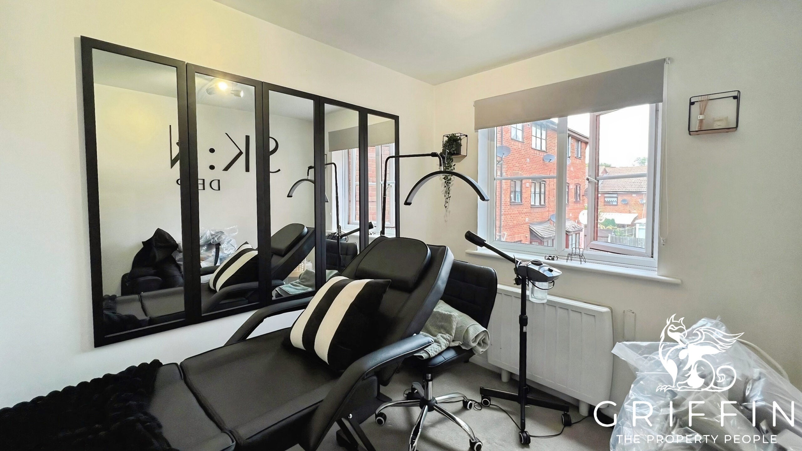 Flat Curzon Drive in Grays