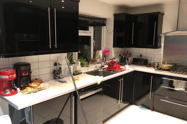 Room Long Lane in Greater London