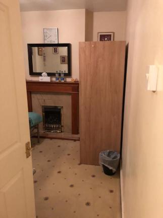 Room Long Lane in Greater London