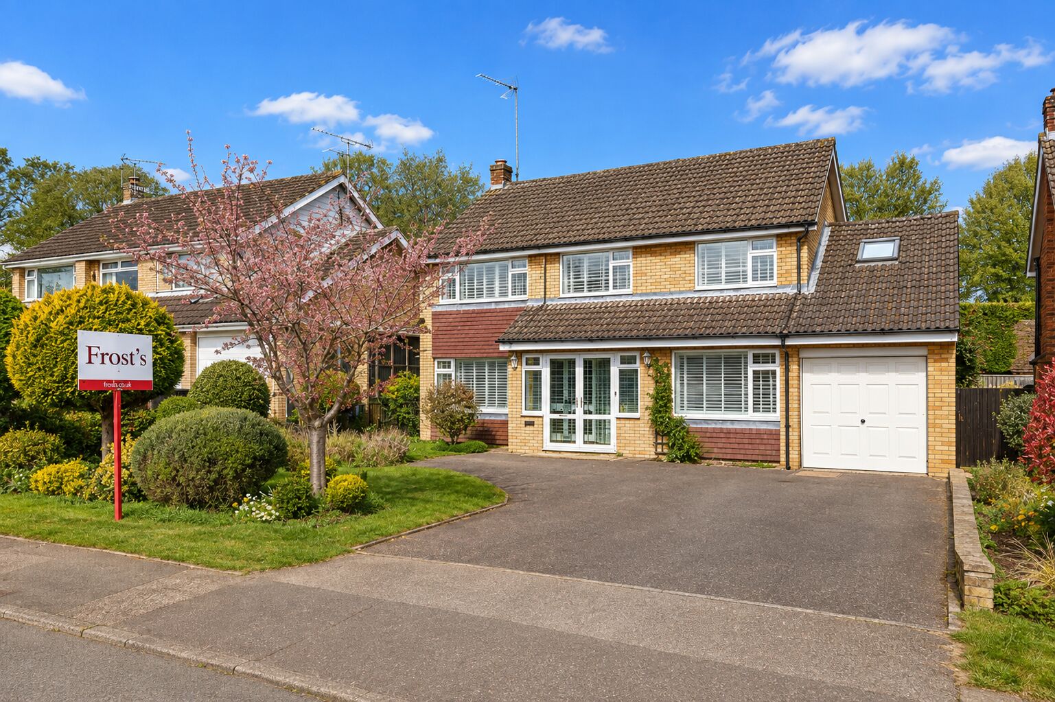House Ridgewood Drive in St Albans