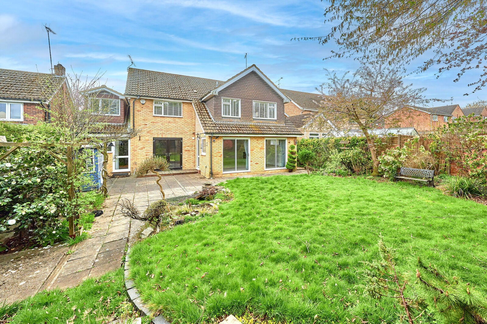 House Ridgewood Drive in St Albans