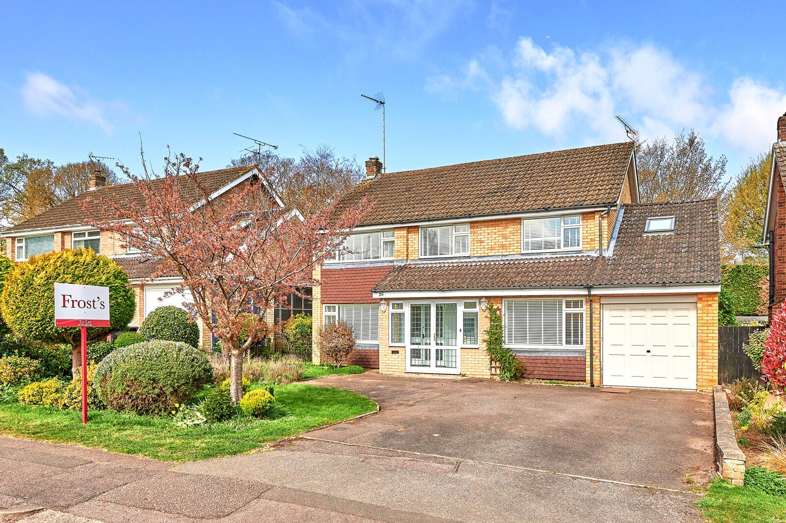 House Ridgewood Drive in St Albans
