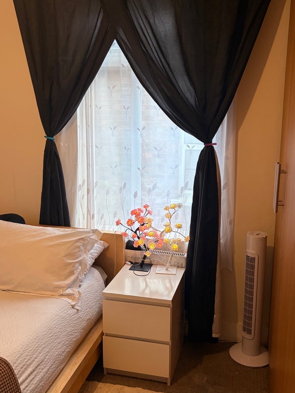 Room Bowes Road in Greater London