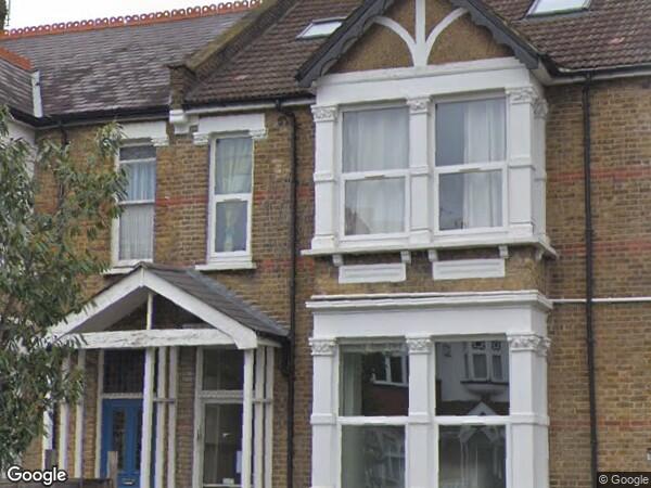 Flat Pinner Road in Greater London