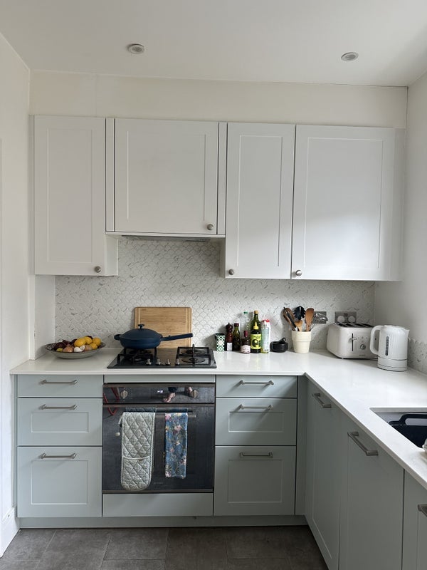 Room Elphinstone Road in Greater London