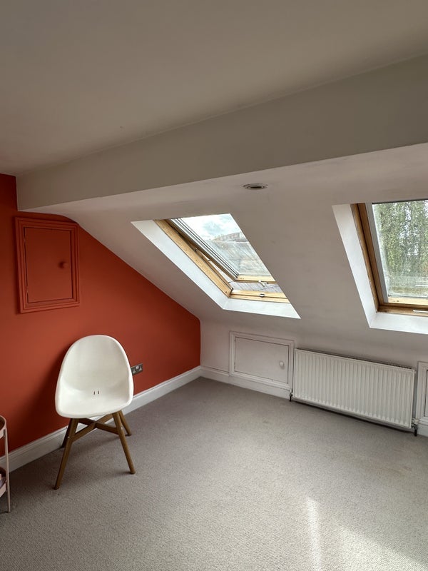 Room Elphinstone Road in Greater London