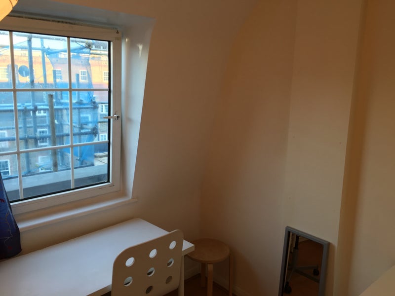 Flat Bell Lane in Greater London
