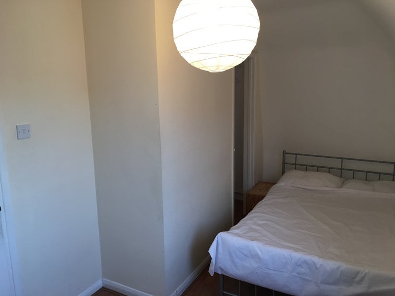 Flat Bell Lane in Greater London